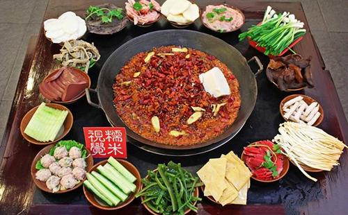 開家特色火鍋店賺錢嗎？宇陽餐飲火鍋加盟提供哪些政策？