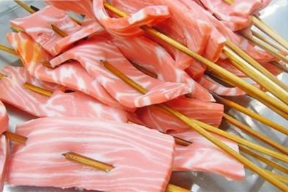佰人王串串香有著非常正宗地道的串串香風味