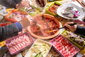 創業有什么好項目？四村漁莊火鍋加盟前景好！