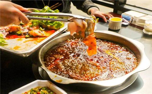 哥老官美蛙魚頭火鍋加盟費多少？小投資開啟自主創(chuàng)業(yè)模式