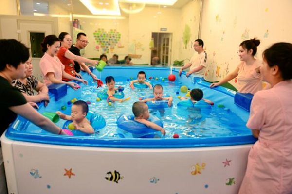 嬰兒游泳館加盟費多少錢