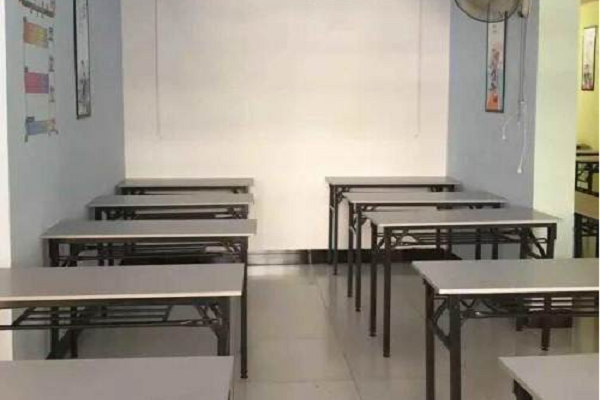 學校門口開午托班需要準備什么