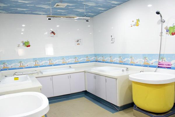開一家嬰幼兒游泳館好嗎
