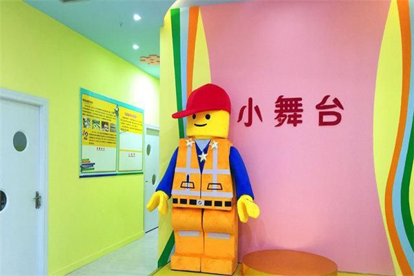 樂贏樂高科技中心加盟費多少？