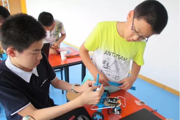 國內機器人教育排名，能力風暴和樂高哪個好