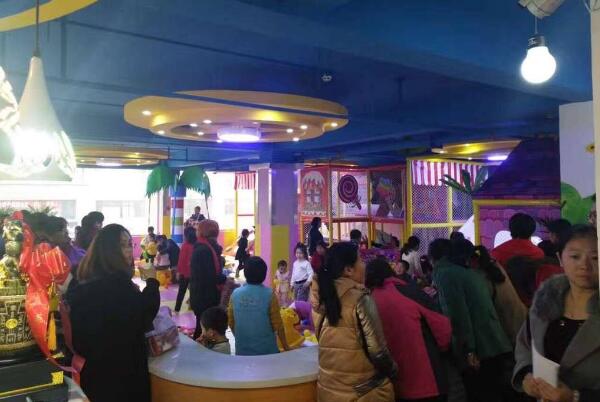 鄰家兒女嬰兒游泳館加盟怎么樣