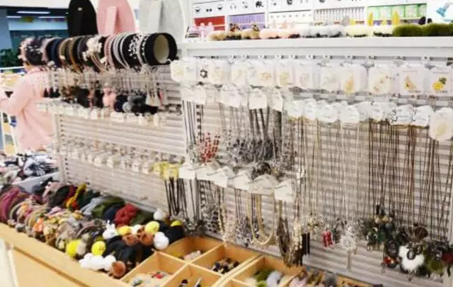 山村女孩如何成長為＂飾品大姐大＂