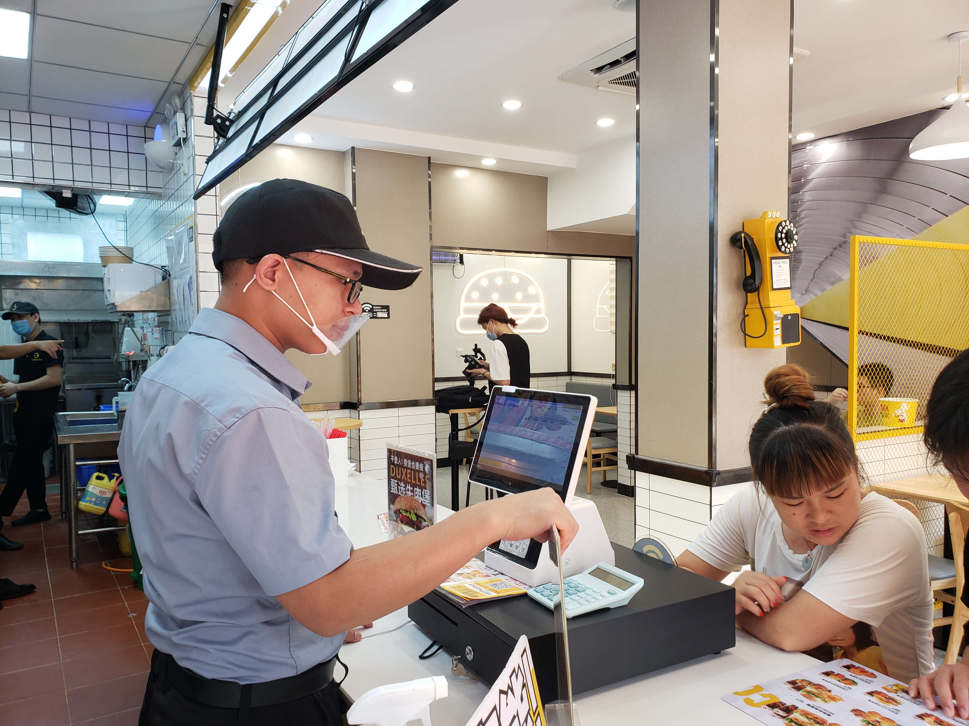 超級堡來了，漢堡外賣訂單2.5萬單，單店營收超麥當勞