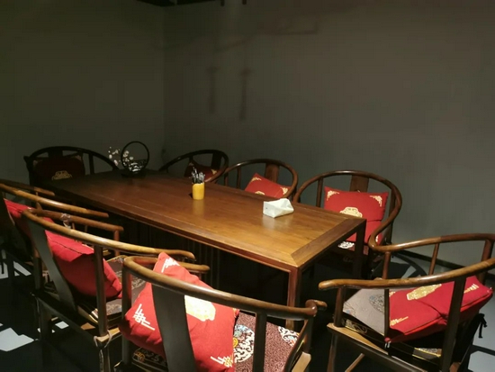 年輕人掘金劇本殺：“為愛(ài)發(fā)電”難為繼，盜版、倒閉潮與開店潮齊飛