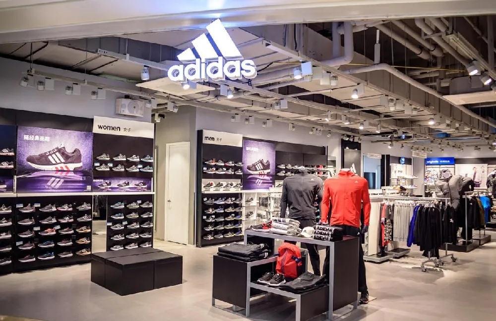 耐克阿迪折扣店的拿貨量由什么決定?