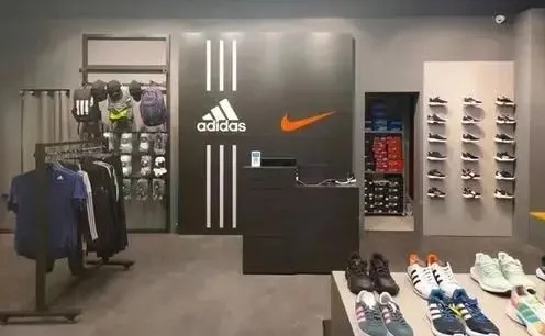 耐克阿迪折扣店的拿貨量由什么決定？