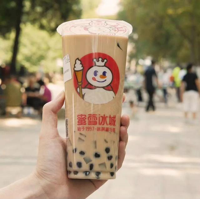 蜜雪冰城瘋狂“圈店”，加盟商吐槽不賺錢，每天賣幾百杯也回不了本