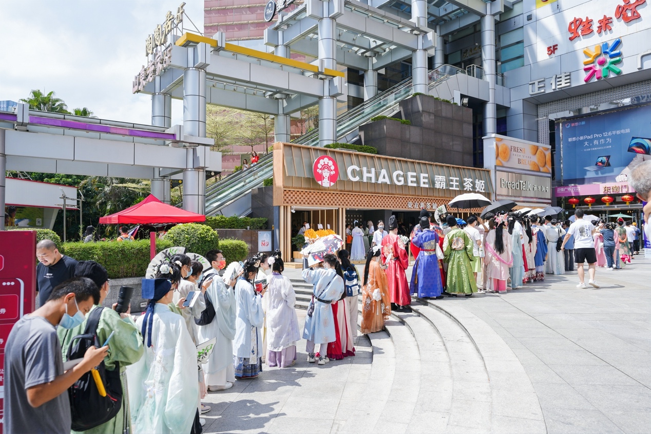 “文化茶飲”掀起消費熱，霸王茶姬廣州旗艦店開業(yè)首周銷量過萬
