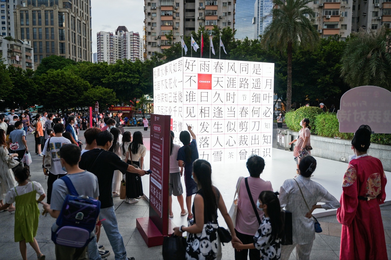 “文化茶飲”掀起消費熱，霸王茶姬廣州旗艦店開業(yè)首周銷量過萬