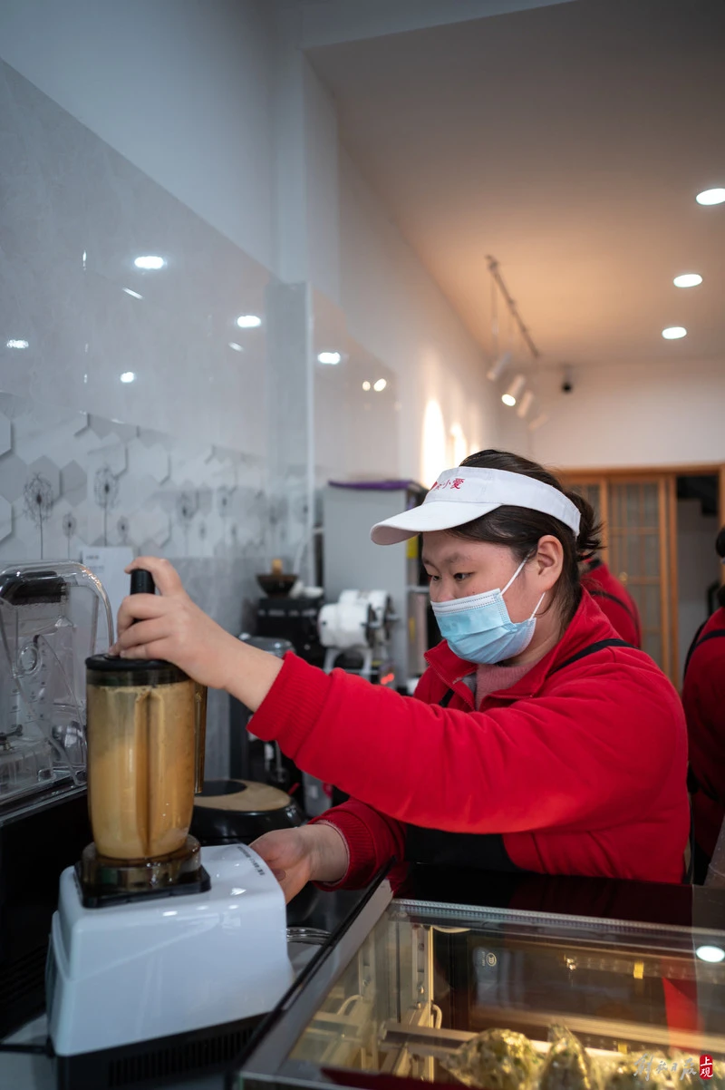 世界冠軍身價近億，為何重新創業選擇開奶茶店？
