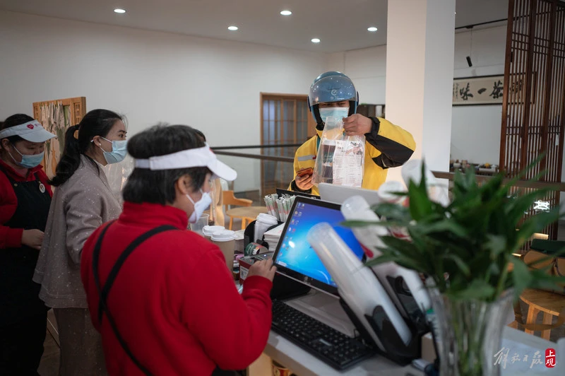 世界冠軍身價近億，為何重新創業選擇開奶茶店？
