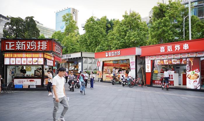 小吃界的蜜雪冰城“喜姐炸串”：開店近3000家，加盟商虧損惹爭議