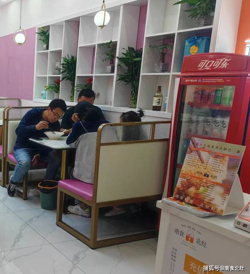 “南食北灶”首家直營店正式開業(yè) 賓客品嘗正宗澆頭面