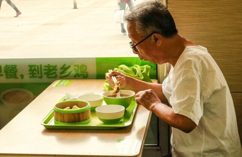 加盟一家老鄉雞快餐店需要多少錢