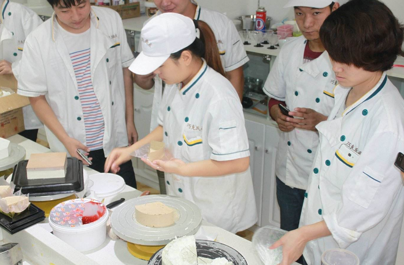 去哪里學烘焙比較好 烘焙培訓選哪個