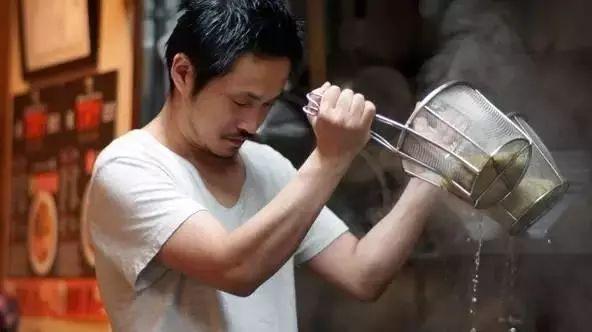 只有9個座位，每天只賣150碗拉面，卻是全球***