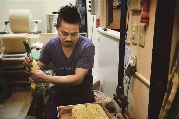 只有9個座位，每天只賣150碗拉面，卻是全球***