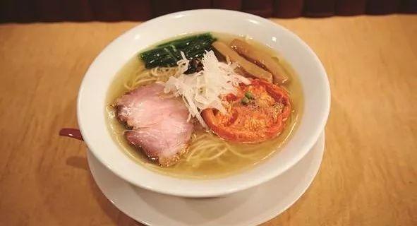 只有9個座位，每天只賣150碗拉面，卻是全球***