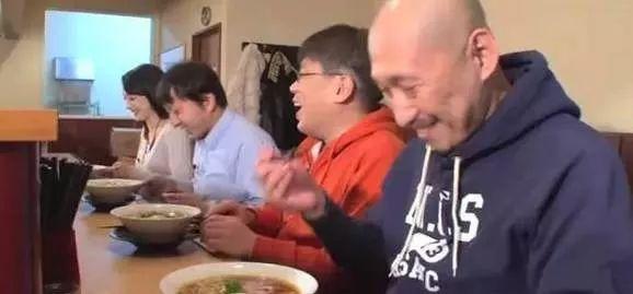 只有9個座位，每天只賣150碗拉面，卻是全球***