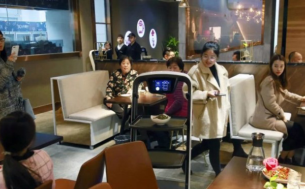京東開了家X未來餐廳，除了機器人炒菜還能做哪