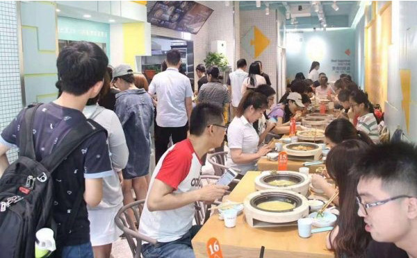 味蕾上的財富時尚餐飲兩人魚石鍋跳跳魚再次爆