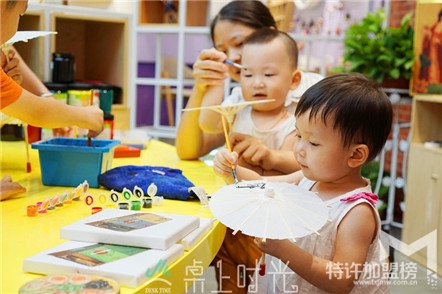周末去哪玩?就去桌上時光兒童DIY手工坊">周末去