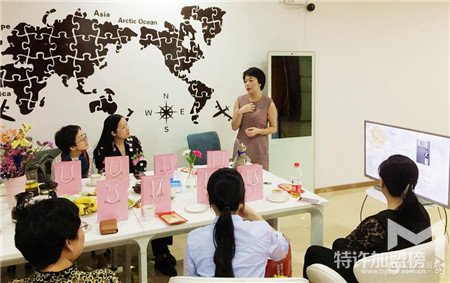 IFC國際金融中心高峰匯：芮思琳女性企業家交流