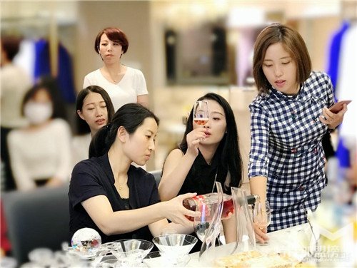 尋找您的型與色 英國芮思琳時尚女性高端沙