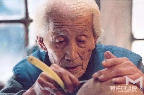 “剃頭匠”靖師傅——平凡又不平凡的一生<spa
