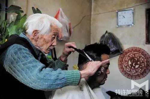 “剃頭匠”靖師傅——平凡又不平凡的一生<spa