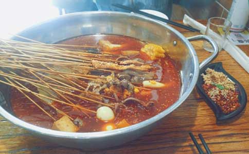想用***低成本開一家大舌頭麻辣燙店應(yīng)該怎樣做