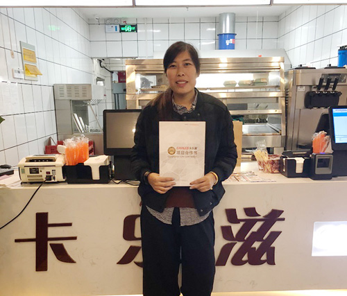 蔣小姐0基礎創業 開店加盟卡樂滋漢堡店 輕松賺錢