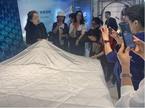 受家紡企業(yè)明超家紡邀請，達令家店主代表參觀了明超家紡的生產(chǎn)線