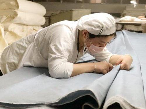 受家紡企業(yè)明超家紡邀請，達令家店主代表參觀了明超家紡的生產(chǎn)線