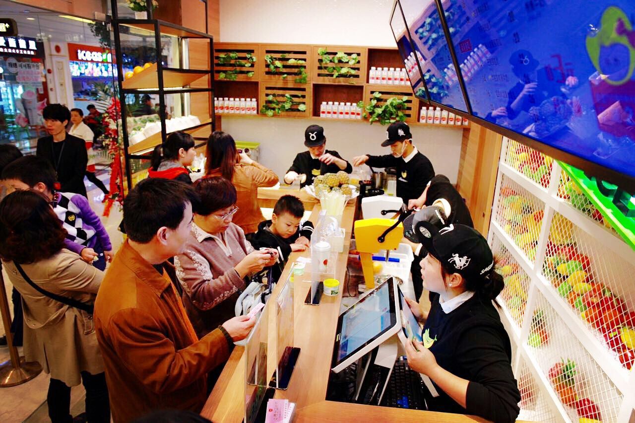 果飲加盟品牌 品牌果汁飲品加盟門店如何保持競爭優勢
