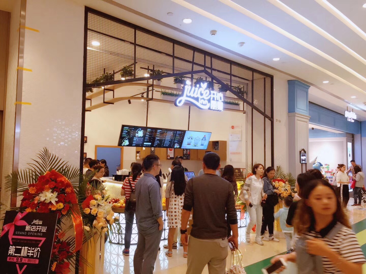 鮮榨果汁加盟店 鮮榨果汁加盟門店如何備貨?技巧有哪些?