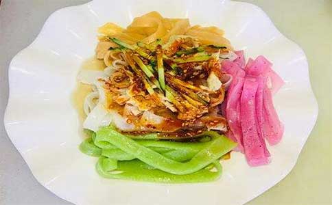 開一家***西安涼皮美食店賺錢嗎？